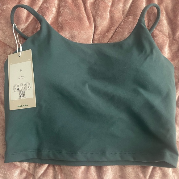 Basic Padded Cropped Workout Tops - Picture 3 of 8